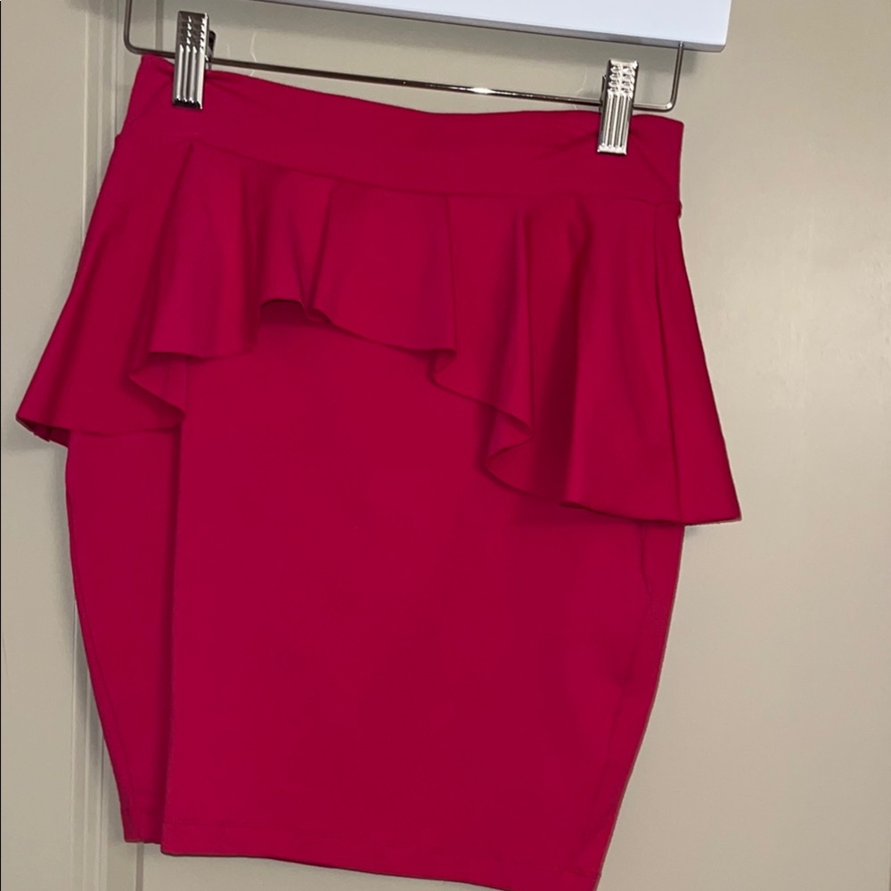 BEBE Elegant pink Ruffle Skirt